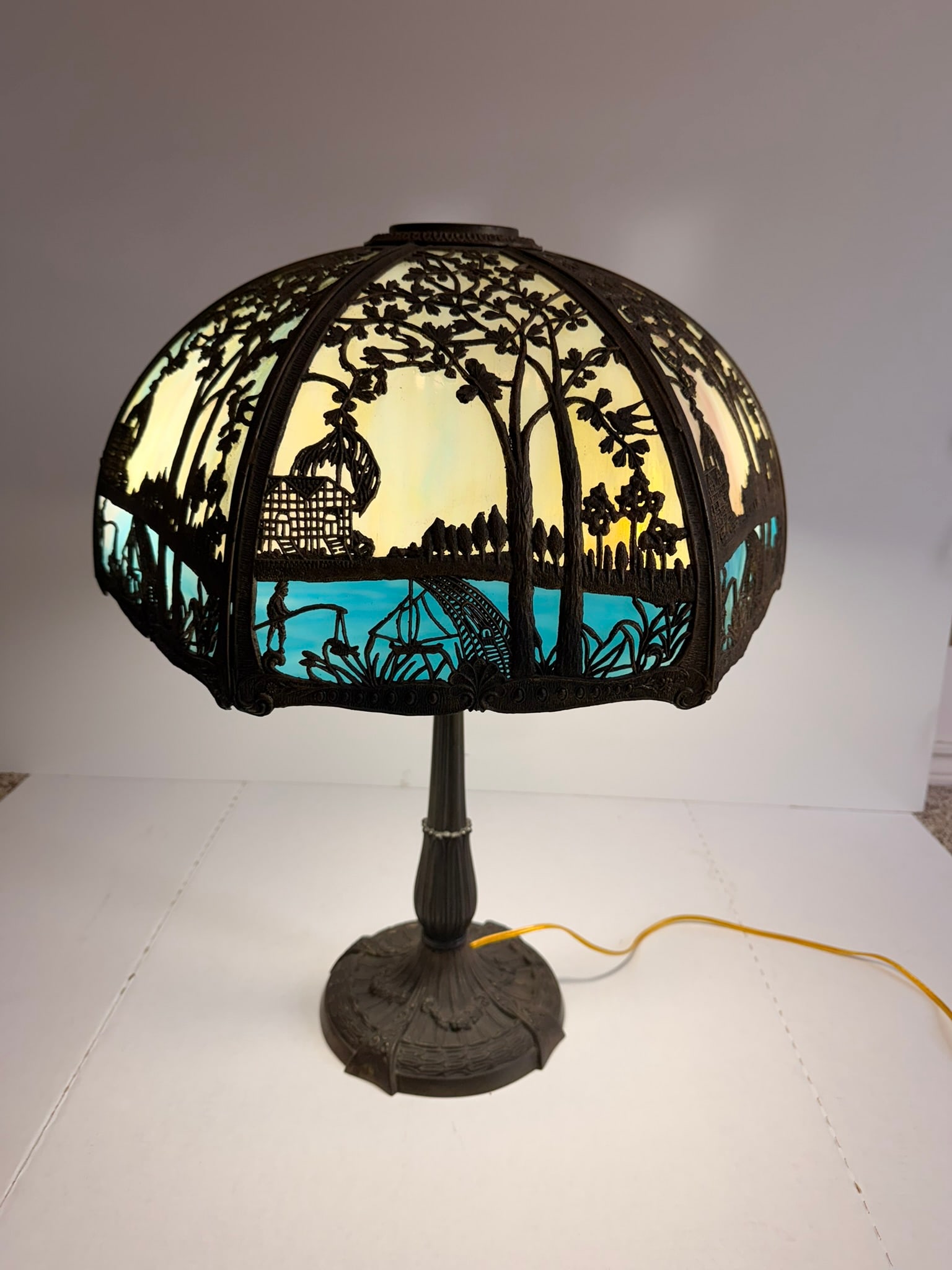 Miller Lamp Co. Slag Glass Table Lamp (1 of 9)