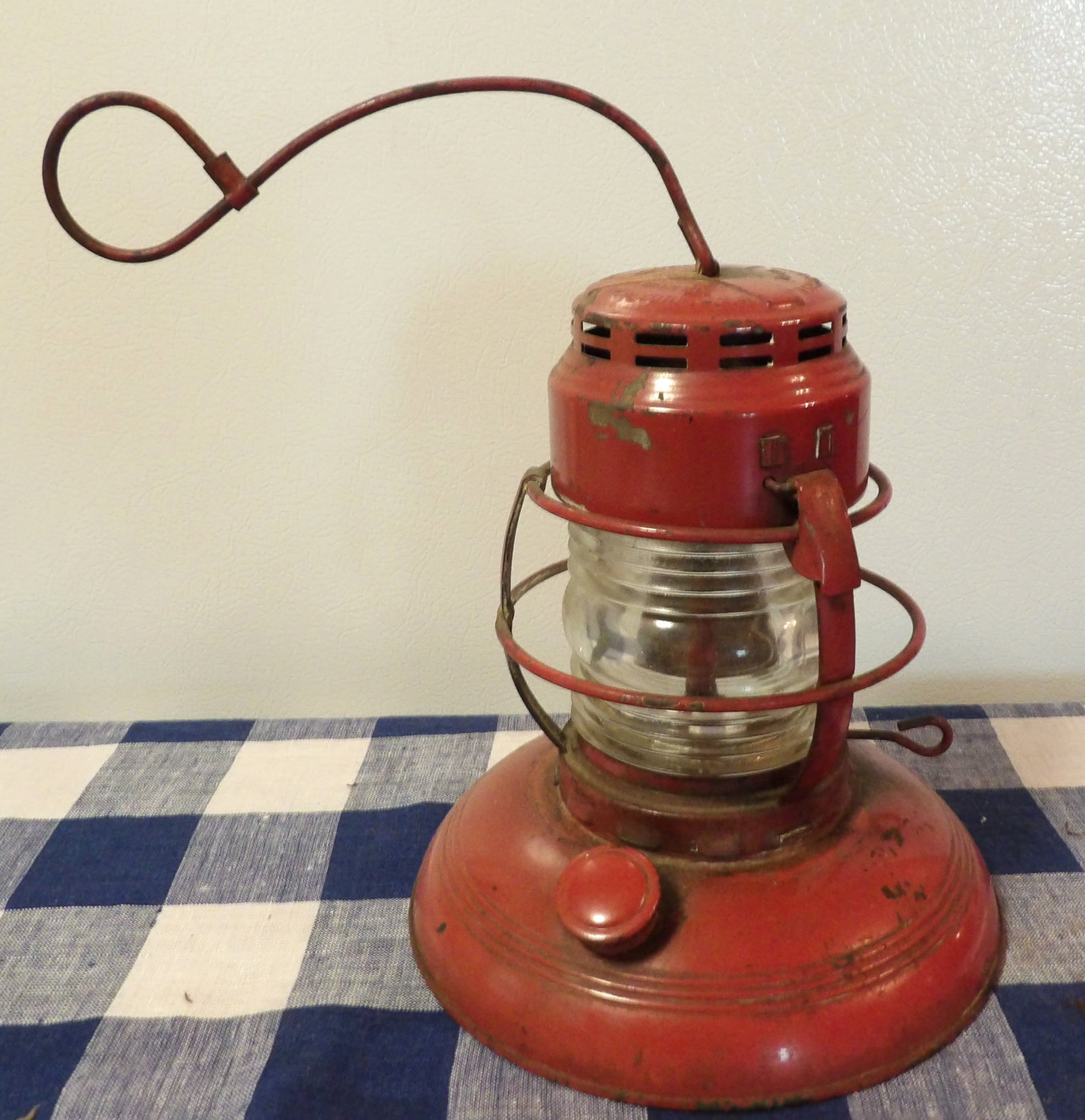 Embury Mfg Co. Lantern (1 of 2)