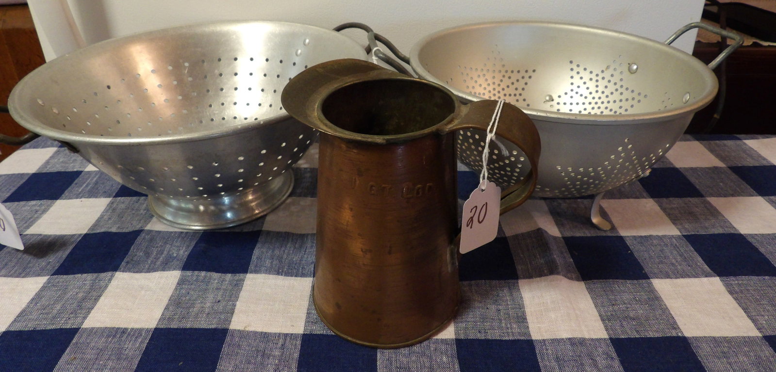 Collander & Metal 1QT. Measuring Cup (1 of 3)