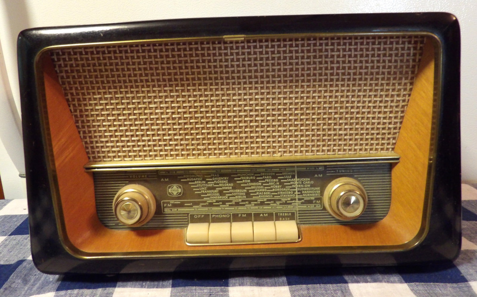 "Emud" "Rekord Junior 196 Radio: This vintage Emud radio was made in Western Germany. Measures 14.5 x 7 x 8.75