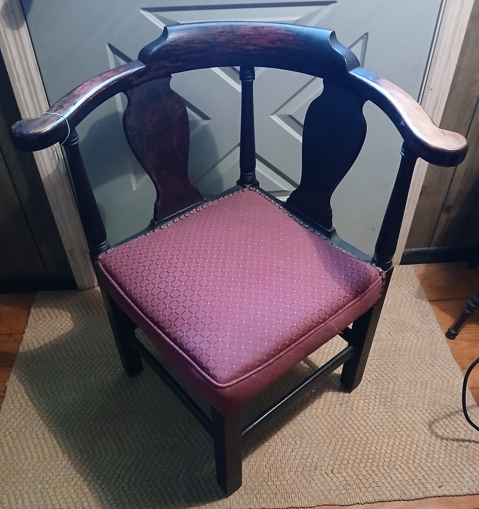 Rosewood Corner Chair: This distinctive Rosewood Corner Chair measures 31.5" x 21" x 21". * SHIPPING NOT AVAILABLE FOR THIS ITEM - PICK UP ONLY