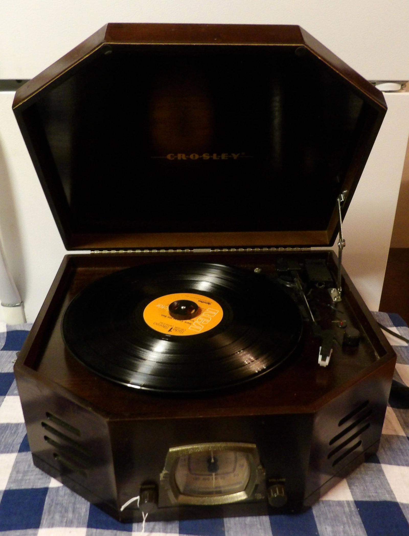 Crosley Desk Record Player / Radio / Cassette: This Crosley turntable / radio / cassette player also includes a 45 RPM Adapter. Measures 8" x 14" x 16.5". NO SHIPPING ON THIS ITEM - PICK UP ONLY