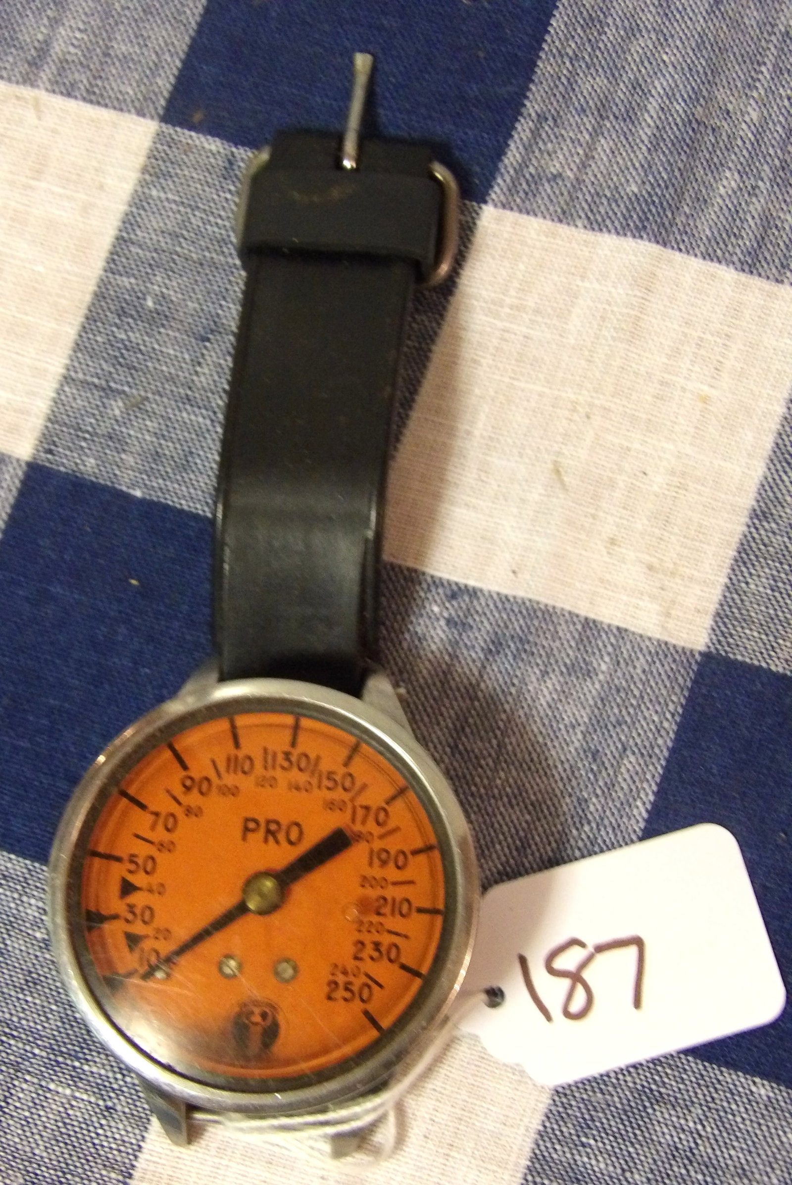 US Divers Co Aqua Lung Pro Depth Gauge (1 of 2)