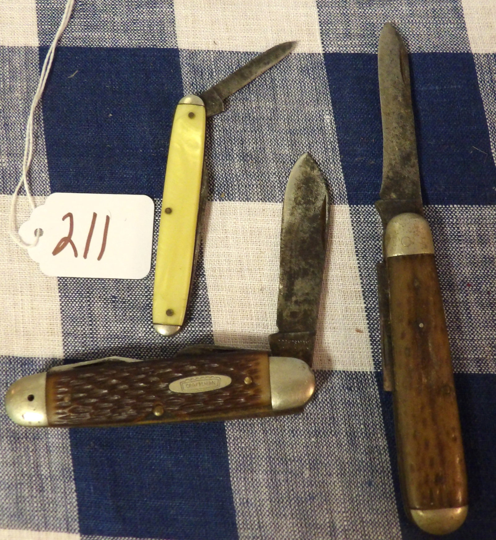 Vintage Pocket Knives (3): This lot includes 3 vintage pocket knives.