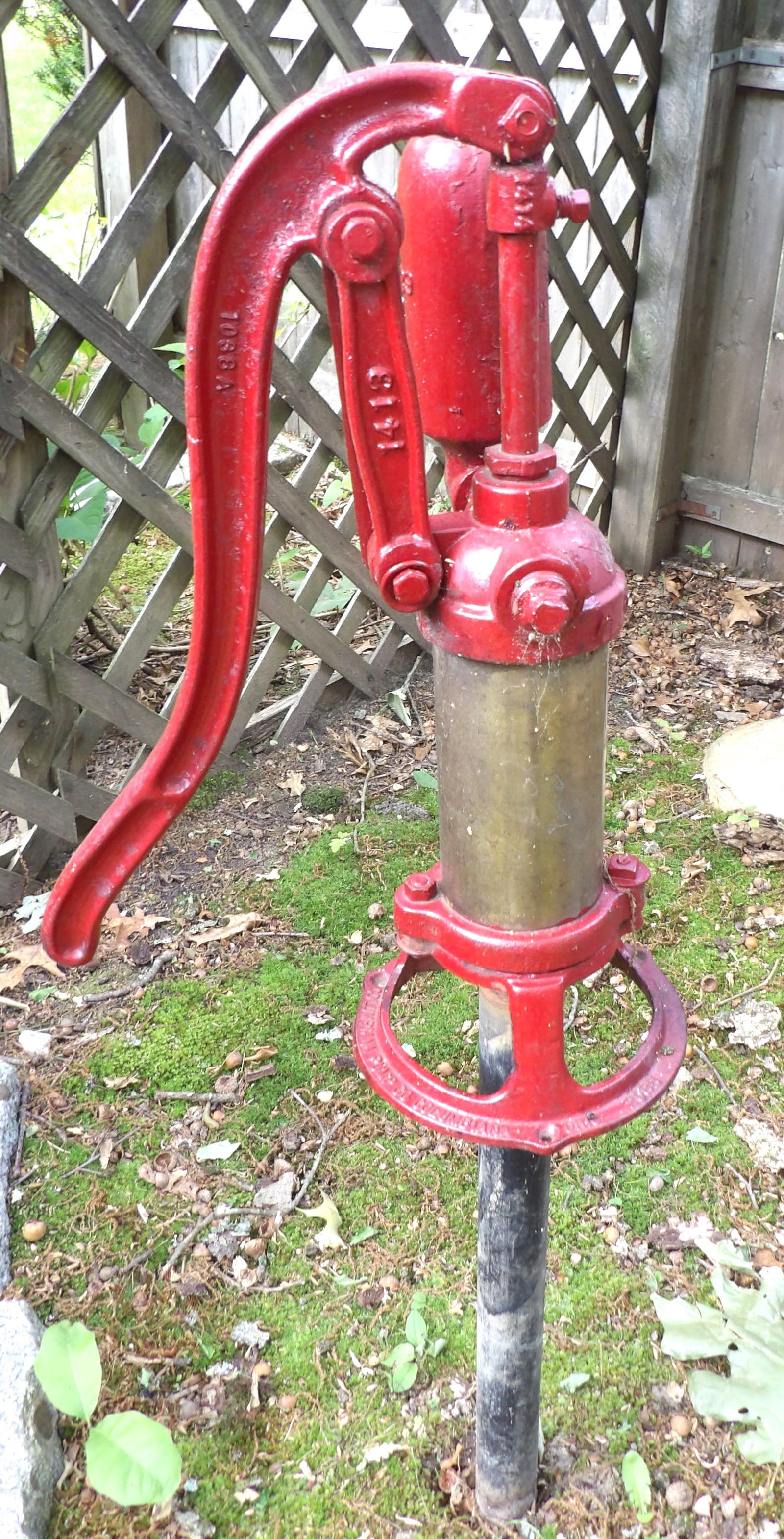 Iron 'Melon Top' Hand Water Pump (1 of 1)