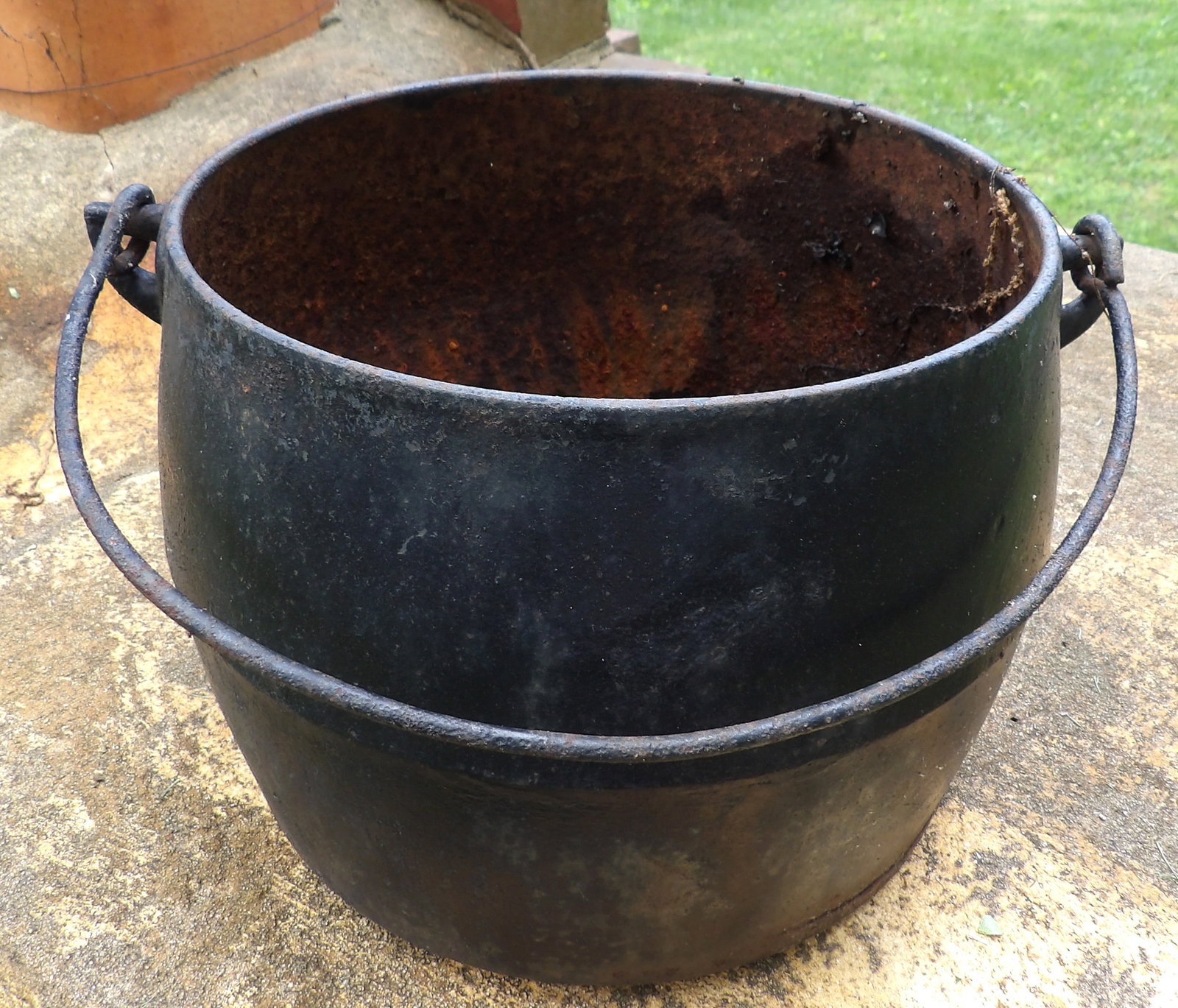 Cast Iron Cauldron (1 of 2)