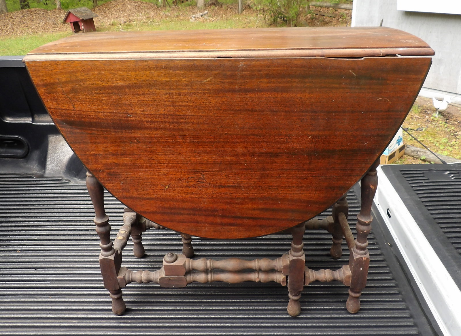 Oval Gate Leg Drop-Leaf Table w/ Turned Legs (1 of 1)