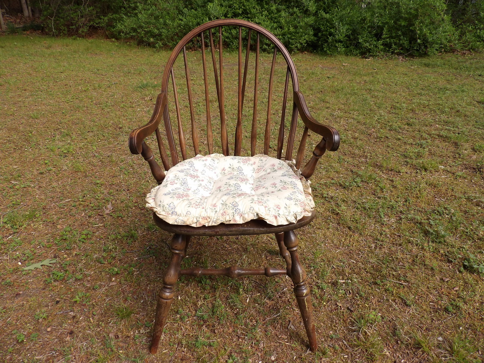 JB Van Sciver Windsor Armchair (1 of 2)