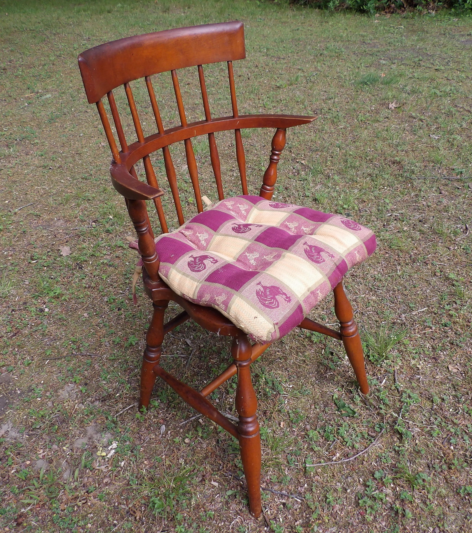 JB Van Sciver Windsor Chair: This lot features a JB Van Sciver Windsor Chair - NO SHIPPING ON THIS ITEM - PICK UP ONLY