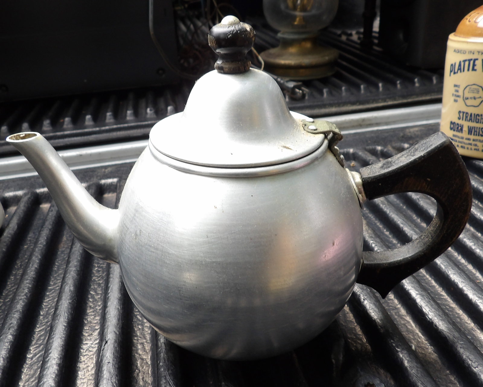 Priscilla Ware 5-cup aluminum teapot (1 of 1)