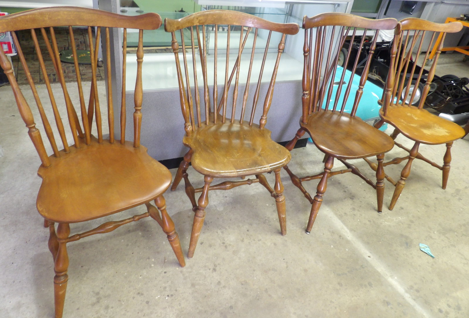 Heywood Wakefield Dining Chairs (4): This set of 4 Heywood Wakefield wood dining chairs measures 36" x 22" x 20" each. NO SHIPPING ON THIS ITEM - PICK UP ONLY