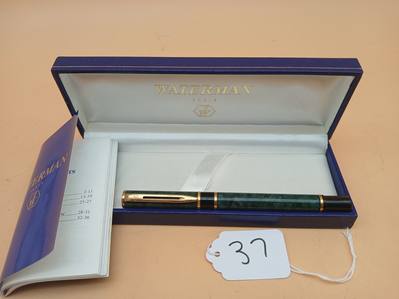 Waterman Laureat Fountain Pen: This classic Waterman Laureat (Paris) fountain pen features a lovely green marbled finish and comes in case. Measures approx 1" x 7" x 2.5"