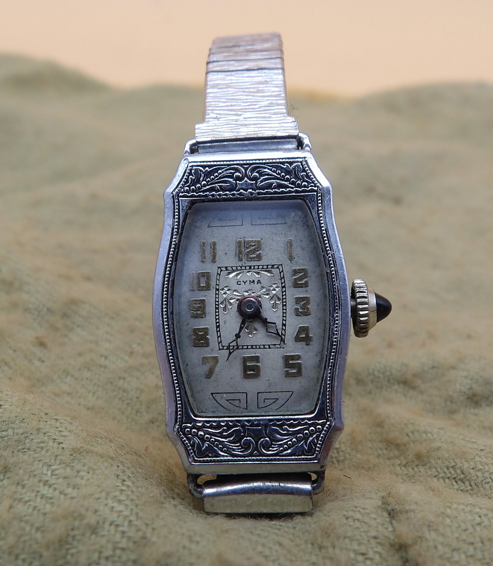 Cyma Art Deco Ladies' Wristwatch: This vintage 1920's / 1930's Cyma Art Deco Ladies' Wristwatch is in working condition and does not have any major wear or damage.