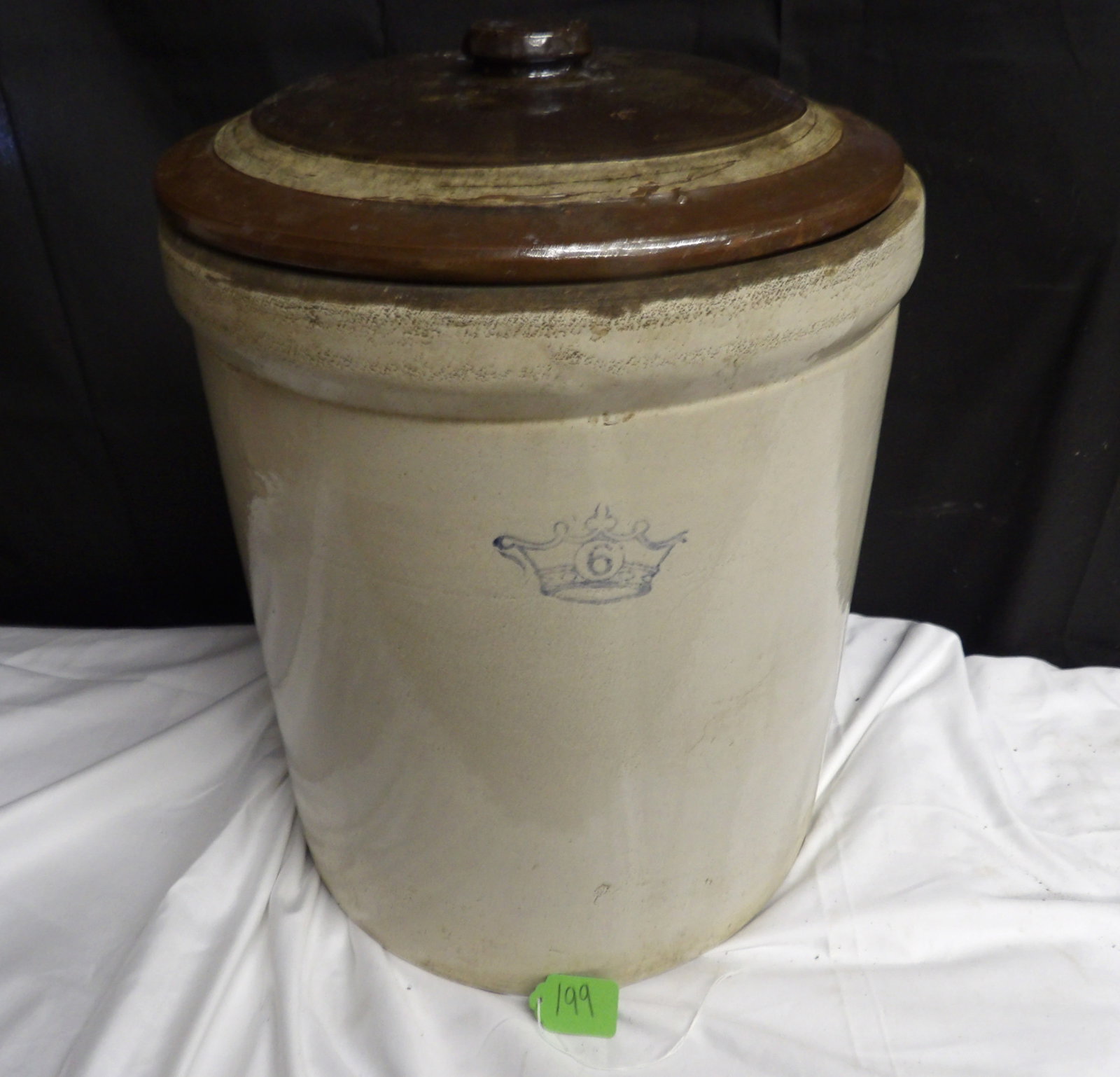 Robinson Ransbottom Pottery 6 Gallon Stoneware Crock: This Robinson Ransbottom Pottery 6 Gallon Stoneware Crock includes lid. NO SHIPPING AVAILABLE FOR THIS ITEM - PICK UP ONLY