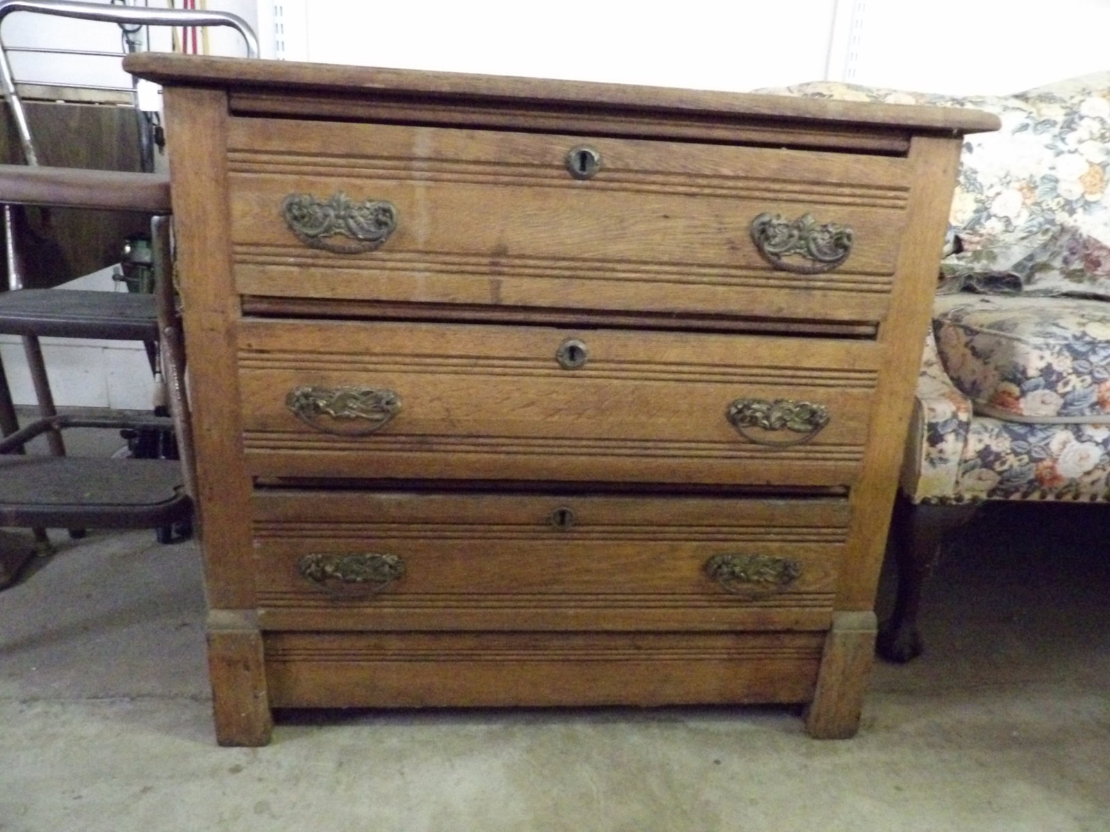 Victorian Eastlake Chest Of Drawers: This Victorian Eastlake Chest Of Drawers measures approx: 28" x 31" x 16" - NO SHIPPING ON THIS ITEM - PICK UP ONLY