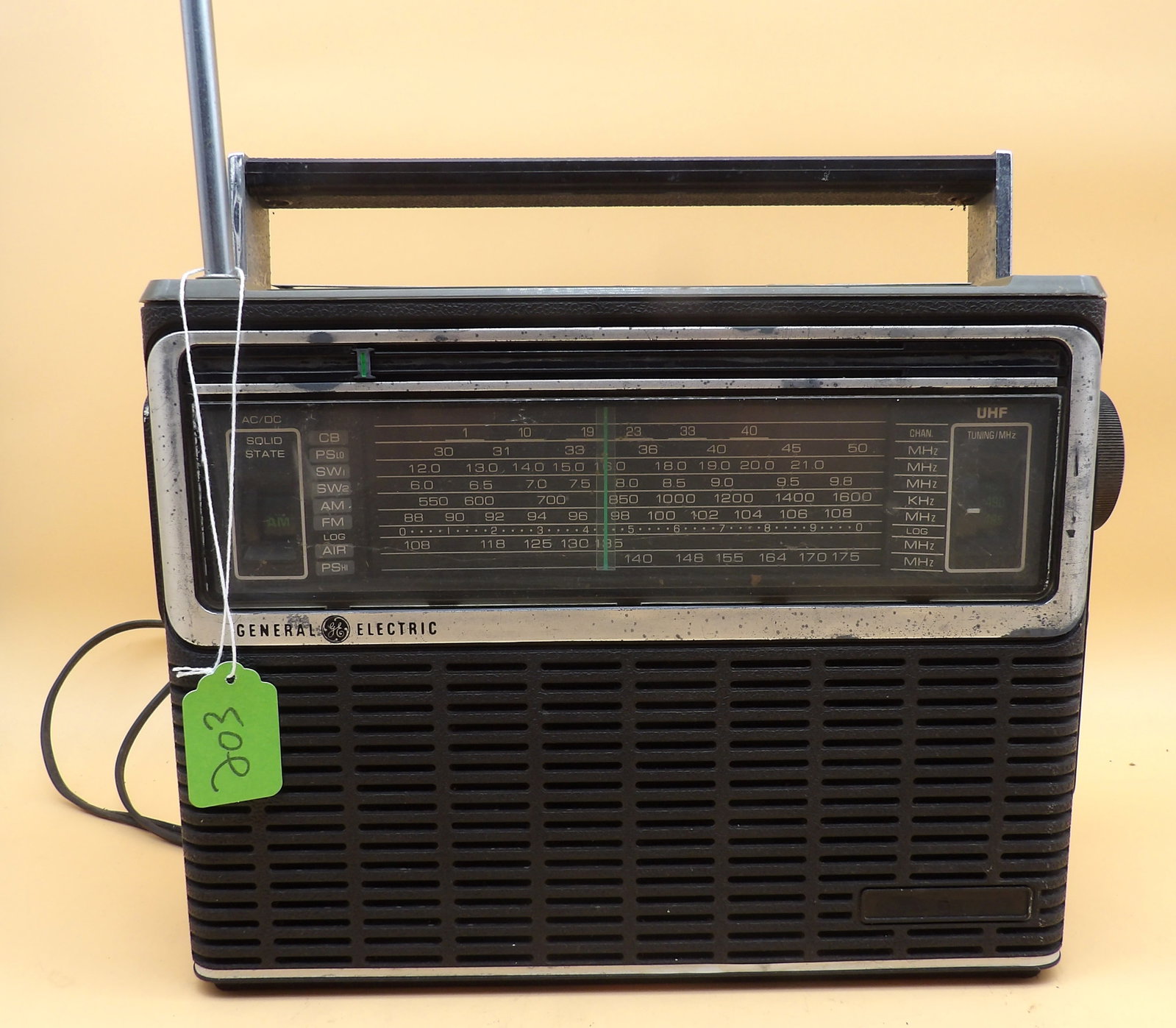 General Electric "Monitor 10" Multi-Band Radio: This vintage General Electric "Monitor 10" Multi-Band Radio (Model 7-2971A) features several functionalities. Turns on, but is not fully tested. Measures approx: 9" x 12" x 4".