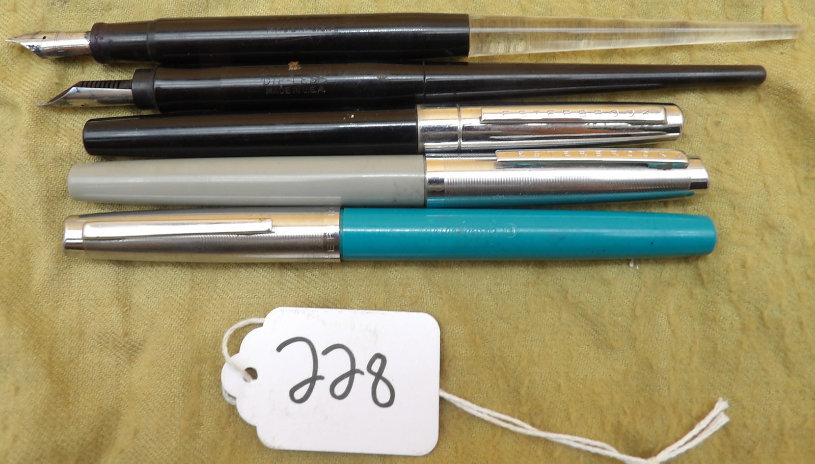 Esterbrook Fountain Pens (5): This lot features 5 vintage Esterbrook brand fountain pens.