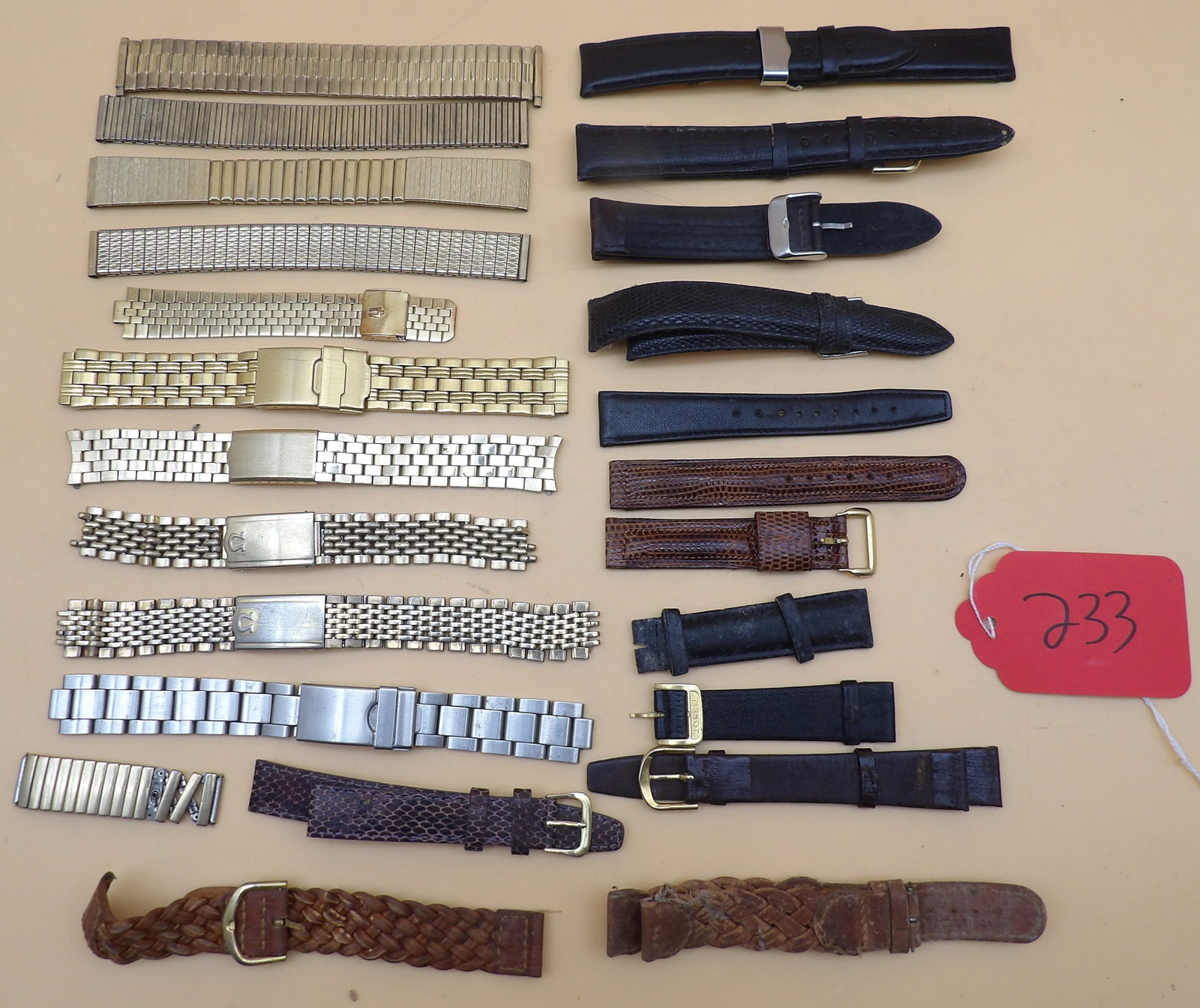 Metal / Leather Watch Bands (24 pcs): This collection of 24 watch bands includes both metal and leather style bands in varying conditions. Includes brands like Speidel, KestenmadeChampion, Omega, and more.