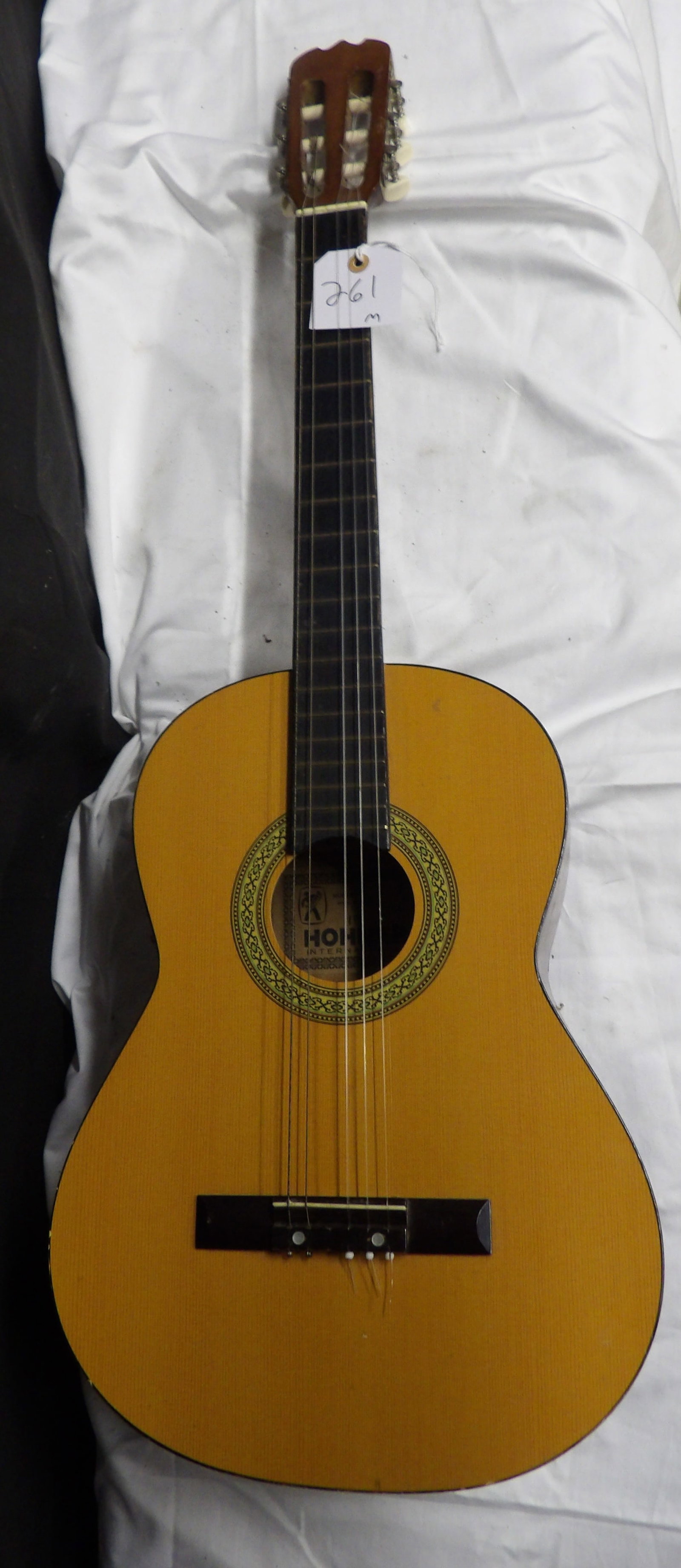 Hohner International Classical Guitar (1 of 4)