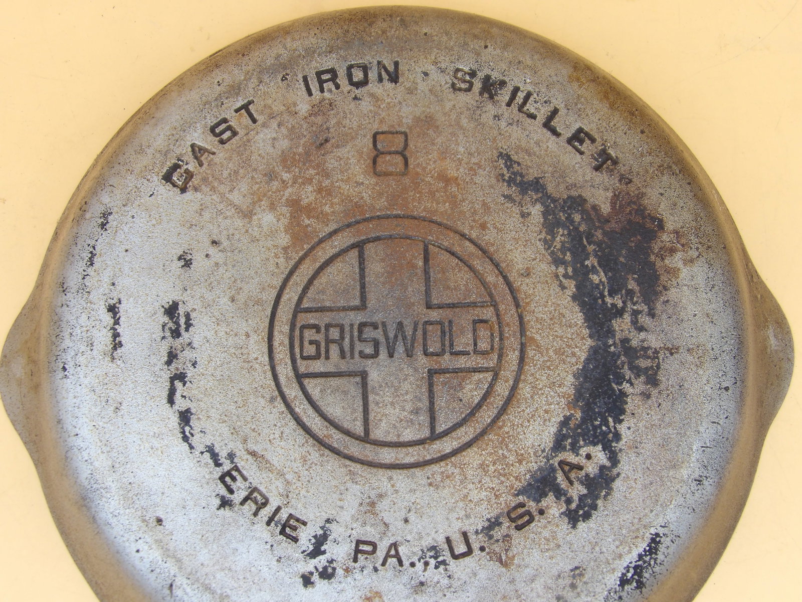 Griswold Cast Iron Skillet 8 704 & 3 709 C (1 of 5)