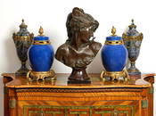 A PAIR OF LATE 19TH / EARLY 20TH CENTURY CHINESE PORCELAIN AND GILT BRONZE MOUNTED VASES