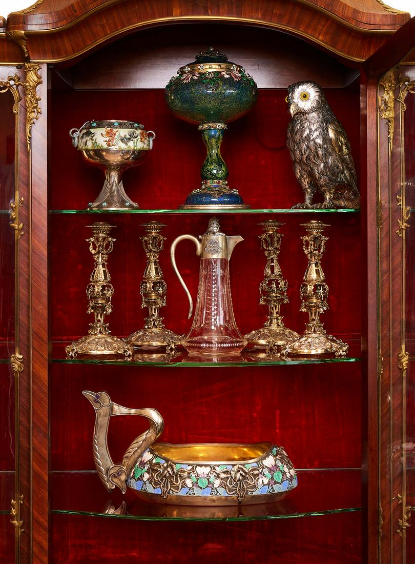 A MASSIVE EARLY 20TH CENTURY RUSSIAN SILVER AND ENAMEL KOVSH IN THE FORM OF A SWAN (1 of 5)