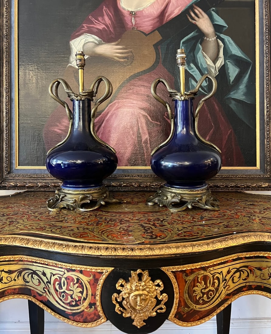 A PAIR OF EARLY 20TH CENTURY ORMOLU MOUNTED VASE LAMP BASES (1 of 4)