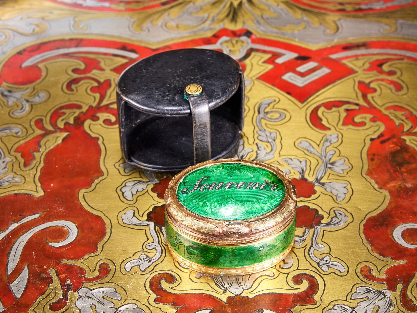 A 19TH CENTURY CENTURY FRENCH 18CT GOLD, DIAMOND AND ENAMEL SNUFF BOX: A 19TH CENTURY CENTURY FRENCH 18CT GOLD, DIAMOND AND ENAMEL SNUFF BOX A 19TH CENTURY CENTURY FRENCH 18CT GOLD, DIAMOND AND ENAMEL SNUFF BOX the snuff or pill box of oval form, the top with green ename