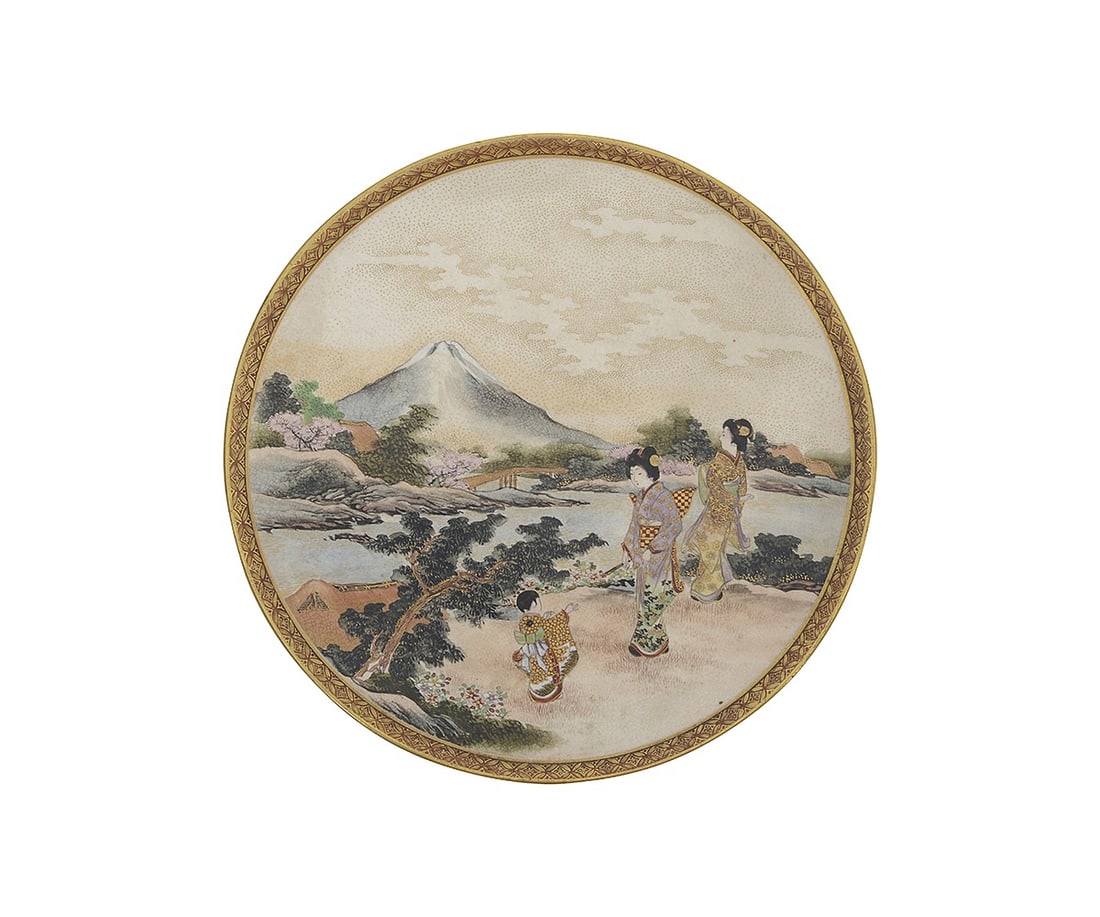 A 19TH CENTURY JAPANESE SATSUMA WARE PLATE C. 1880 (1 of 6)