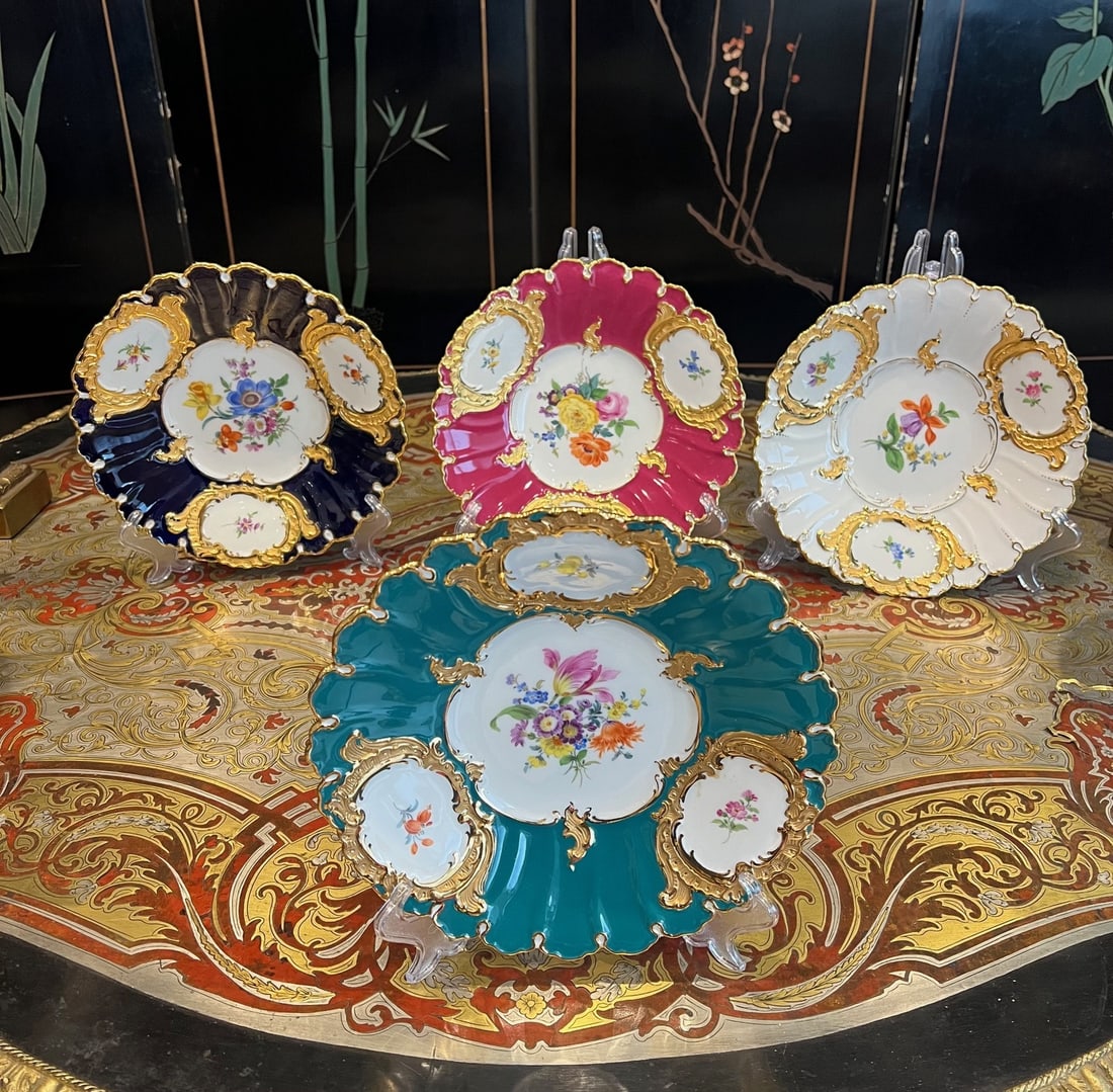 MEISSEN: A SET OF FOUR PORCELAIN DESSERT PLATES (1 of 10)