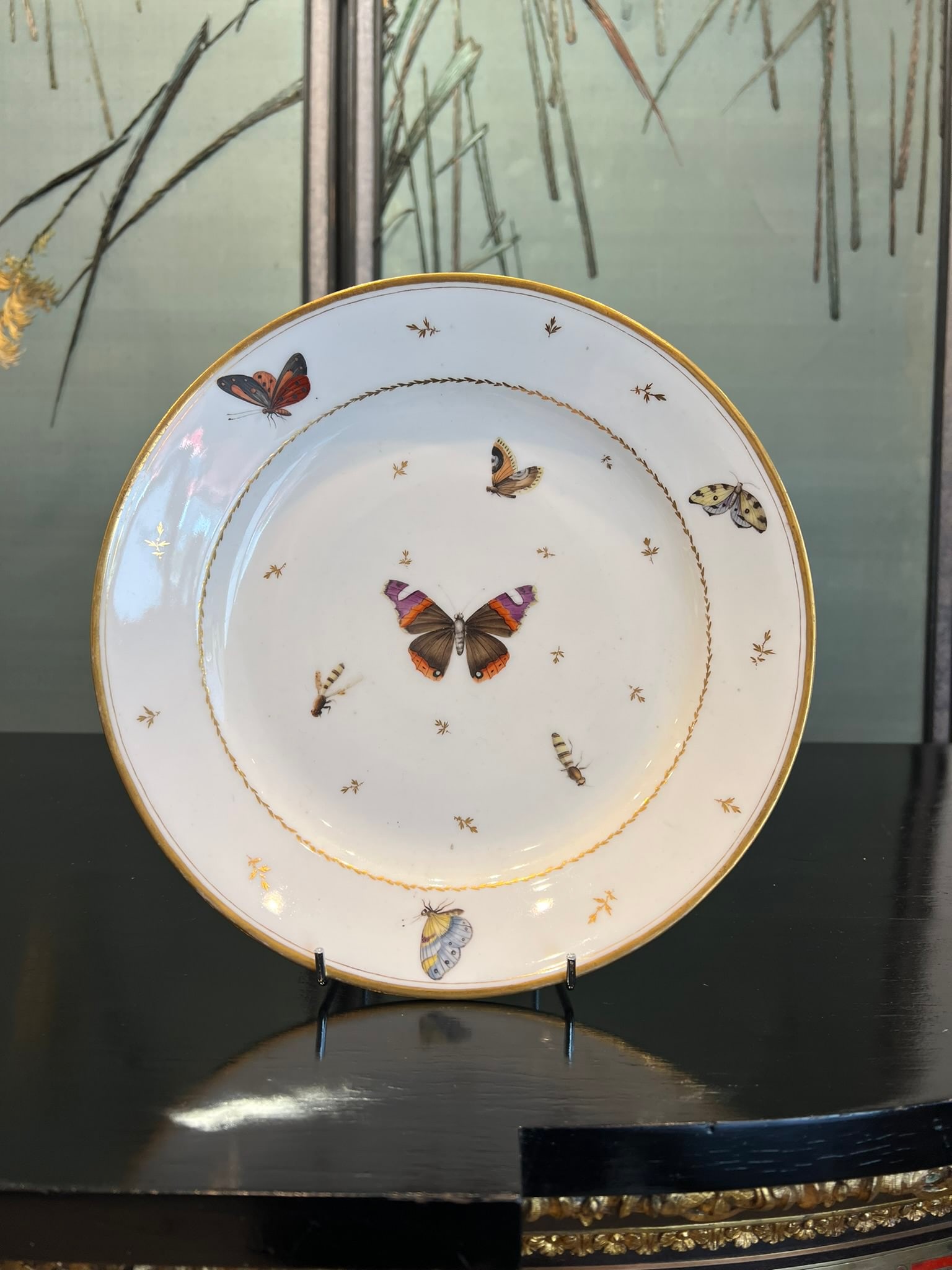 A 19TH CENTURY FRENCH PARIS PORCELAIN PLATE DECORATED WITH BUTTERFLIES (1 of 2)
