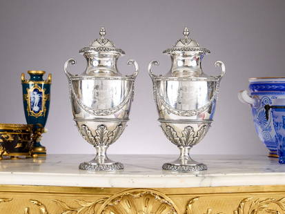 A PAIR OF BROOKLANDS AUTOMOBILE RACING TROPHY CUPS, STERLING SILVER, C. 1910: A PAIR OF BROOKLANDS AUTOMOBILE RACING TROPHY CUPS, STERLING SILVER, C. 1910 the antique, George V period racing car winner's silver prize cups by William Comyns & Sons, early 20th century in the