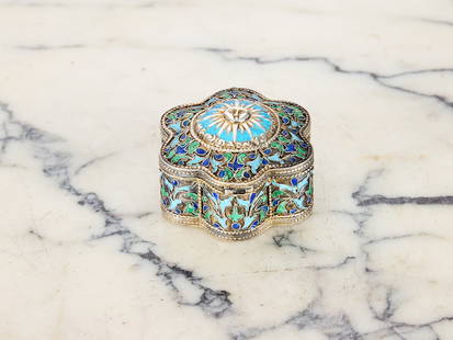 A 19TH CENTURY OTTOMAN CLOISONNE ENAMEL AND SILVER SNUFF BOX: A 19TH CENTURY OTTOMAN CLOISONNE ENAMEL AND SILVER SNUFF BOX Armenian, of scalloped outline, the top centred by a sunburst mask, the underside and interior silver gilt, with hinged cover, decorated th