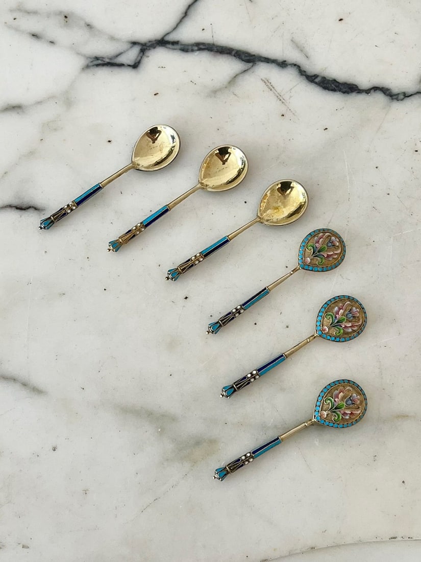 A SET OF SIX RUSSIAN SILVER GILT AND ENAMELLED SPOONS (1 of 7)