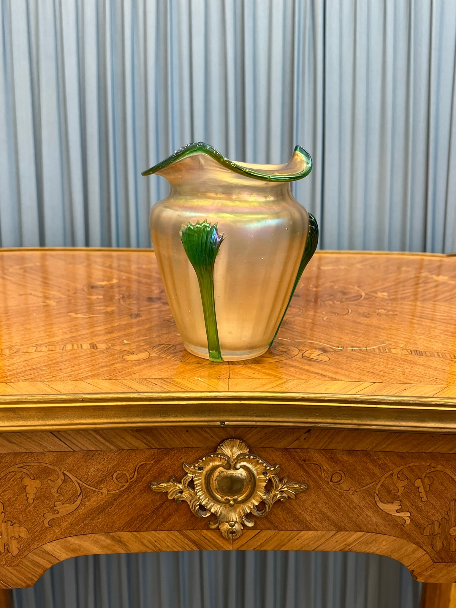 AN EARLY 20TH CENTURY IRIDESCENT GLASS VASE IN THE STYLE OF LOETZ: AN EARLY 20TH CENTURY IRIDESCENT GLASS VASE IN THE STYLE OF LOETZ probably Kralik, unmarked, with lustre and green decoration, 13cm high