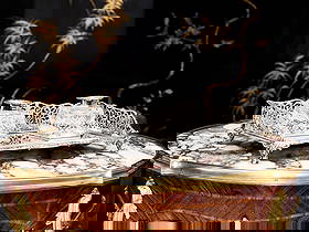 A FINE VICTORIAN STERLING SILVER INKSTAND, LONDON, 1891, MAKER'S MARK FOR WILLIAM HUTTON & SONS: A FINE VICTORIAN STERLING SILVER INKSTAND, LONDON, 1891, MAKER'S MARK FOR WILLIAM HUTTON & SONS the late 19th century antique English silver encrier or desk stand (standish) of rectangular form, w