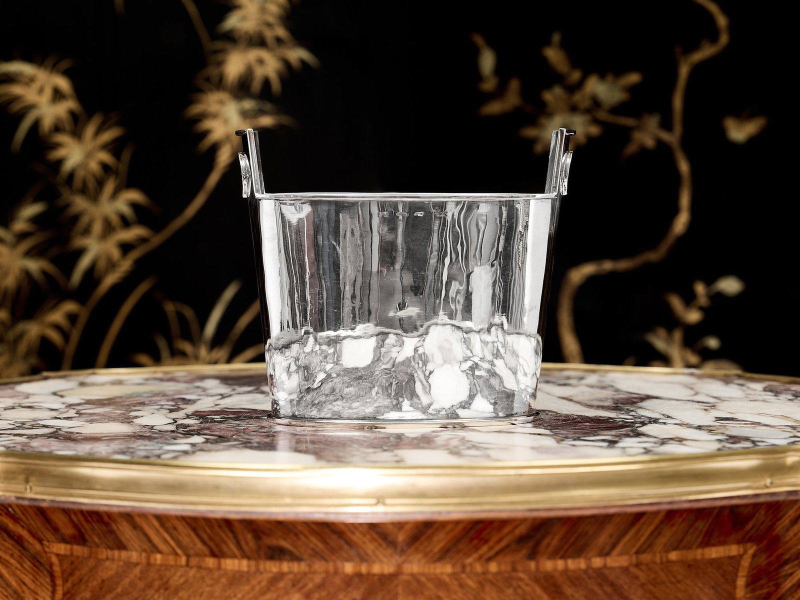 AN ITALIAN SILVER ICE BUCKET: AN ITALIAN SILVER ICE BUCKET the oval form with a pair of pierced handles, marked SG 800 and with Italian hallmarks, the interior with planished surface, 440g (14.14 oz. t.) 15cm high x 18cm wide Good