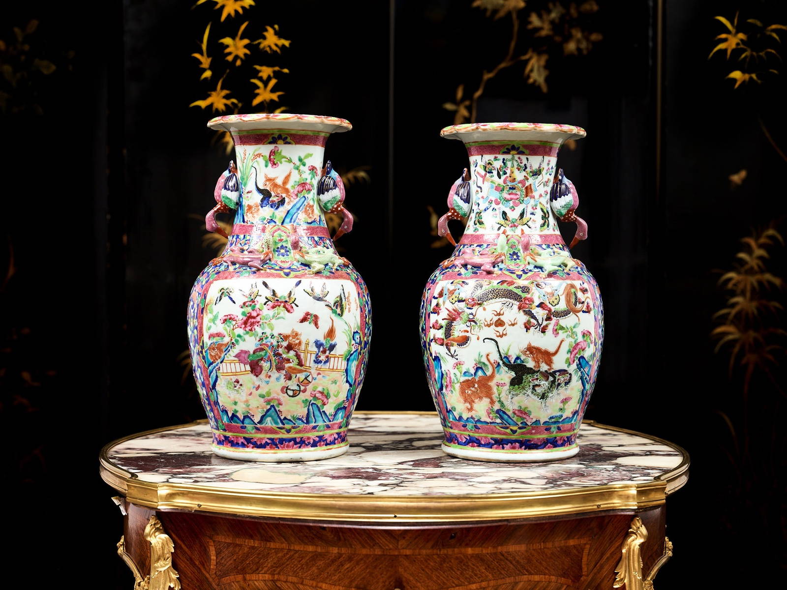 A PAIR OF 19TH CENTURY CHINESE EXPORT CANTON PORCELAIN VASES