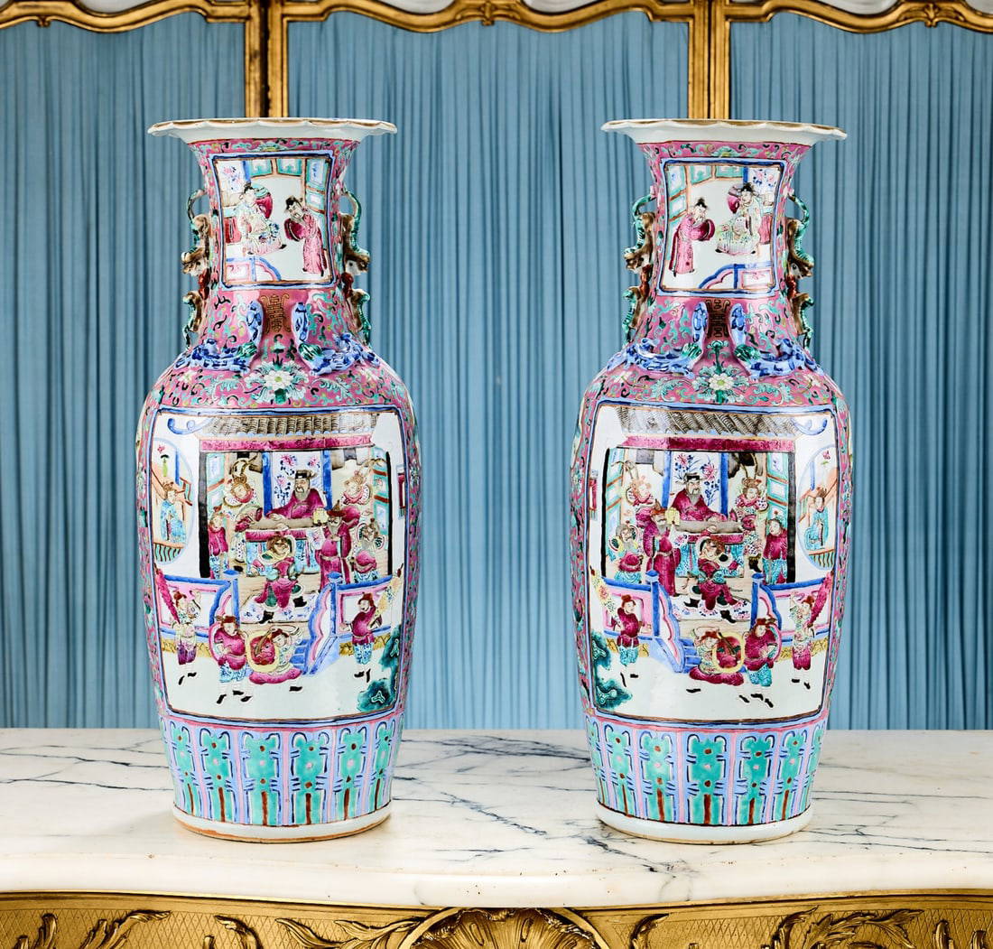 A LARGE PAIR OF 19TH CENTURY CHINESE FAMILLE ROSE PORCELAIN VASES
