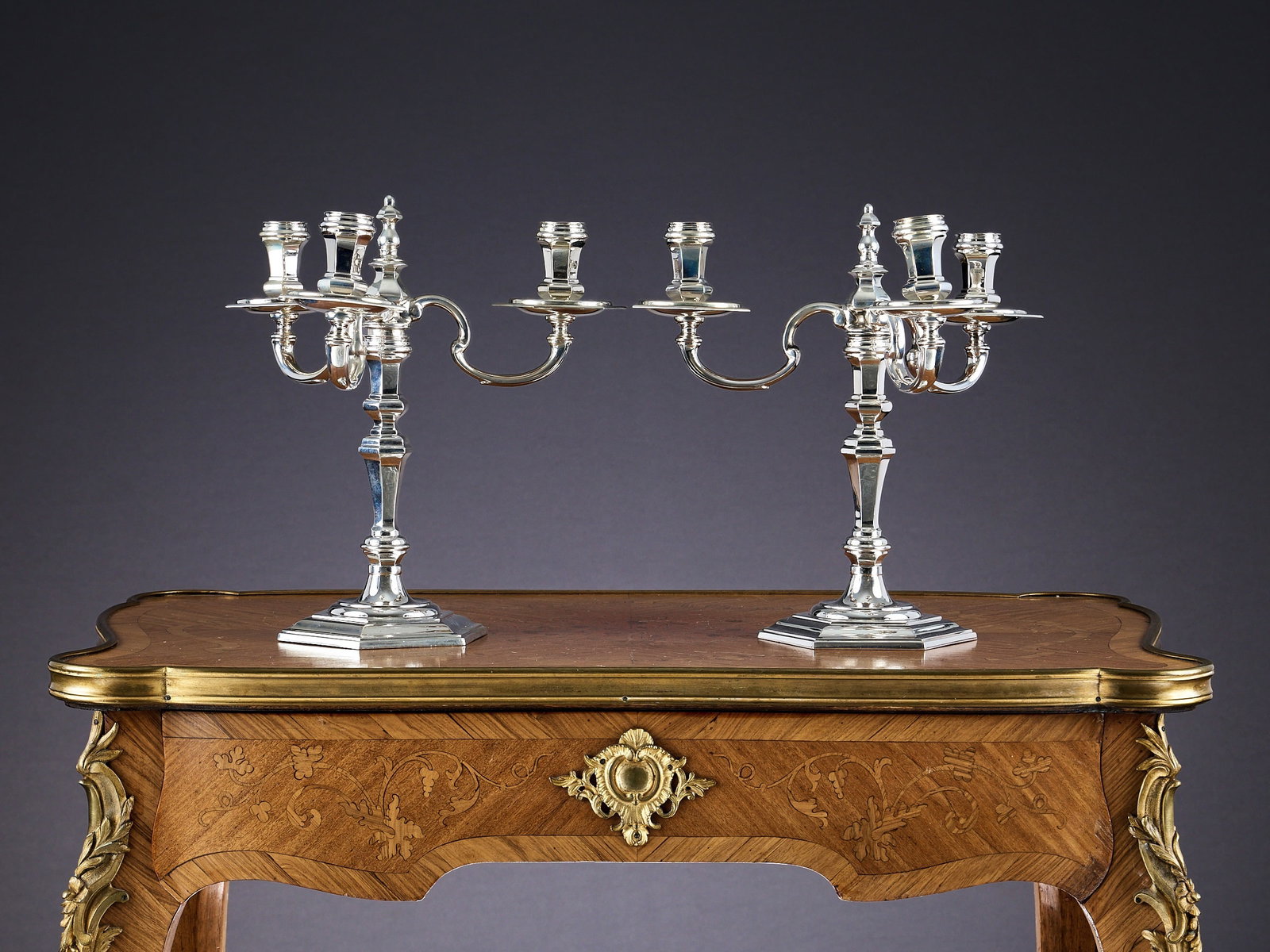 A PAIR OF STERLING SILVER CANDELABRA IN THE GEORGE II STYLE, LONDON, 1969 (1 of 8)