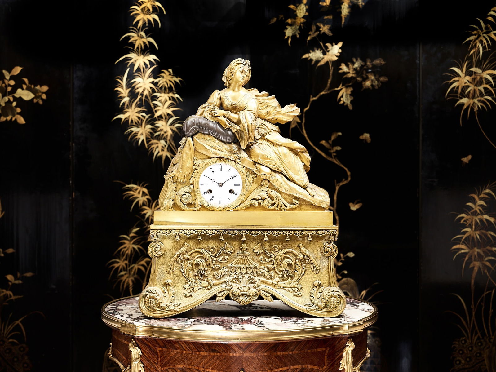 A LARGE EARLY 19TH CENTURY GILT BRONZE MANTEL CLOCK FOR THE OTTOMAN MARKET (1 of 2)