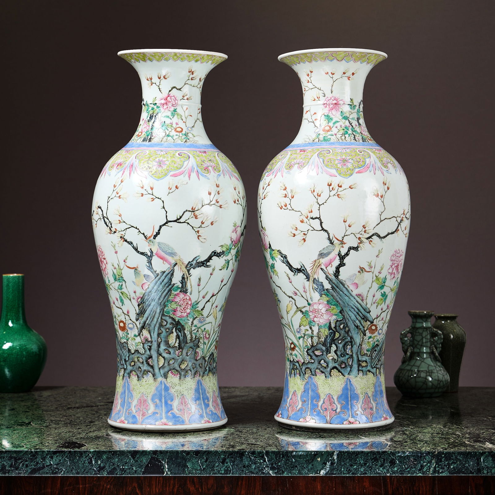 A LARGE PAIR OF CHINESE FAMILLE ROSE PORCELAIN VASES (1 of 20)