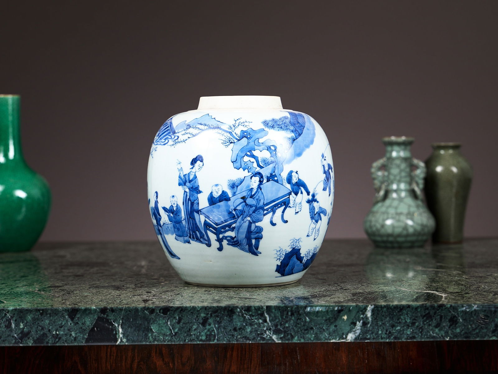 A CHINESE KANGXI STYLE BLUE AND WHITE PORCELAIN JAR: A CHINESE KANGXI STYLE BLUE AND WHITE PORCELAIN JAR the vase painted with ladies and boys at play in courtyards, unmarked, 20cm high