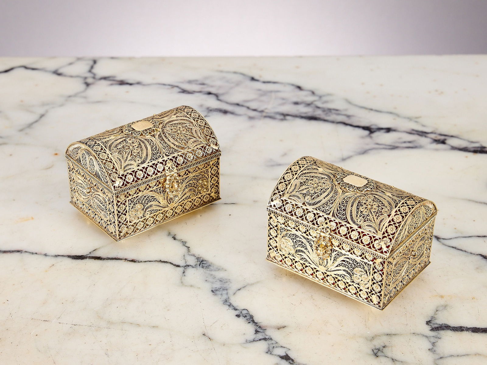 A PAIR OF SILVER GILT FILIGREE CASKETS, PROBABLY GOA, 18TH / 19TH CENTURY (1 of 11)