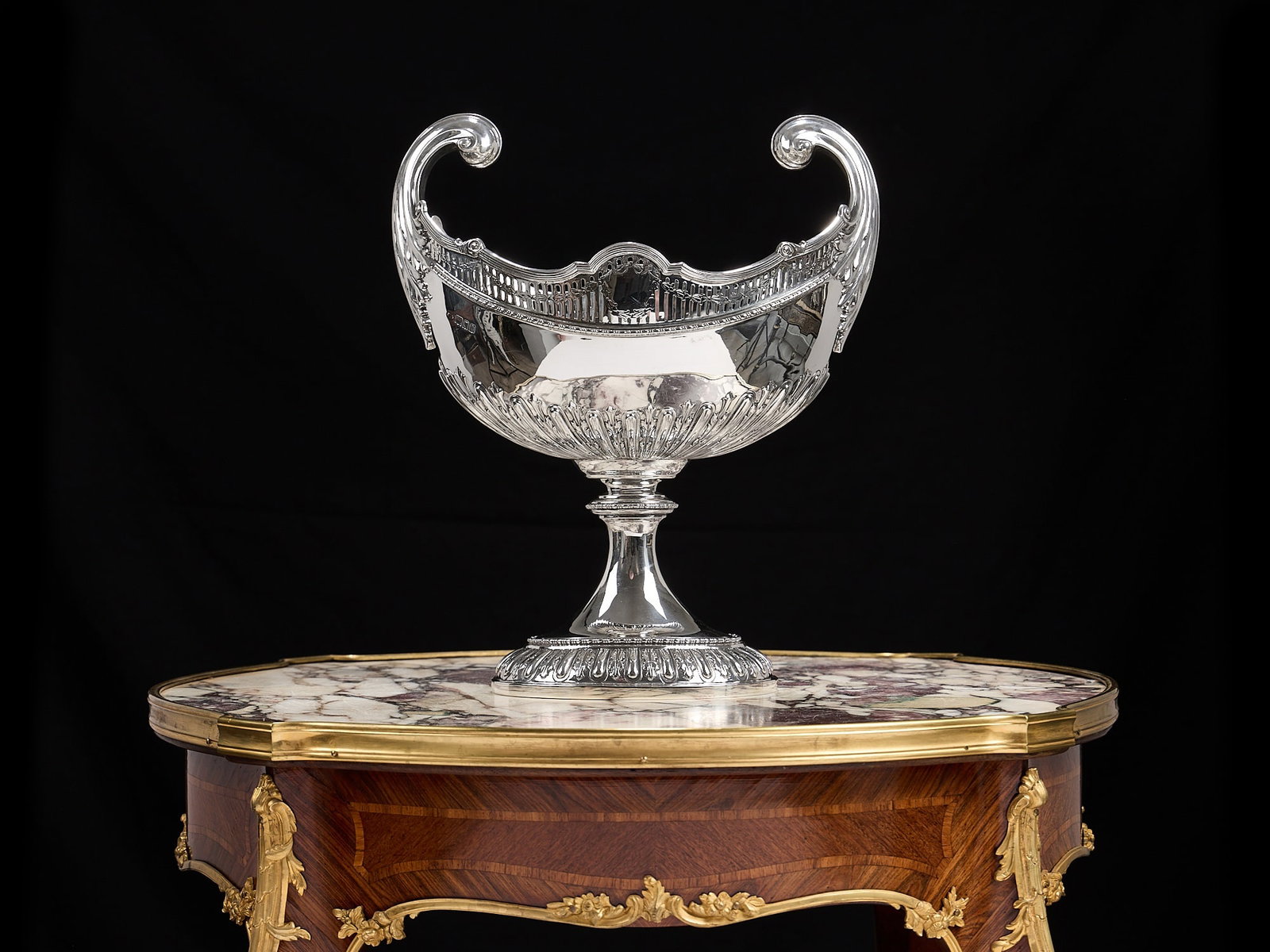 AN EARLY 20TH CENTURY STERLING SILVER PEDESTAL BOWL, LONDON, C. 1917 (1 of 1)