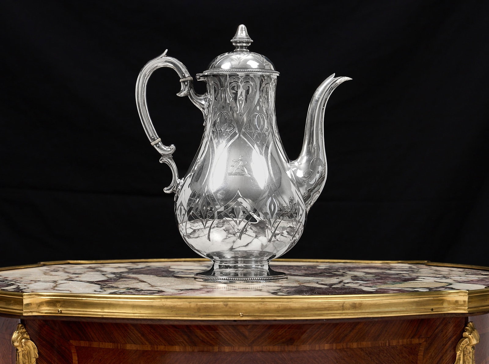 A VICTORIAN STERLING SILVER COFFEE POT C.1859 (1 of 2)