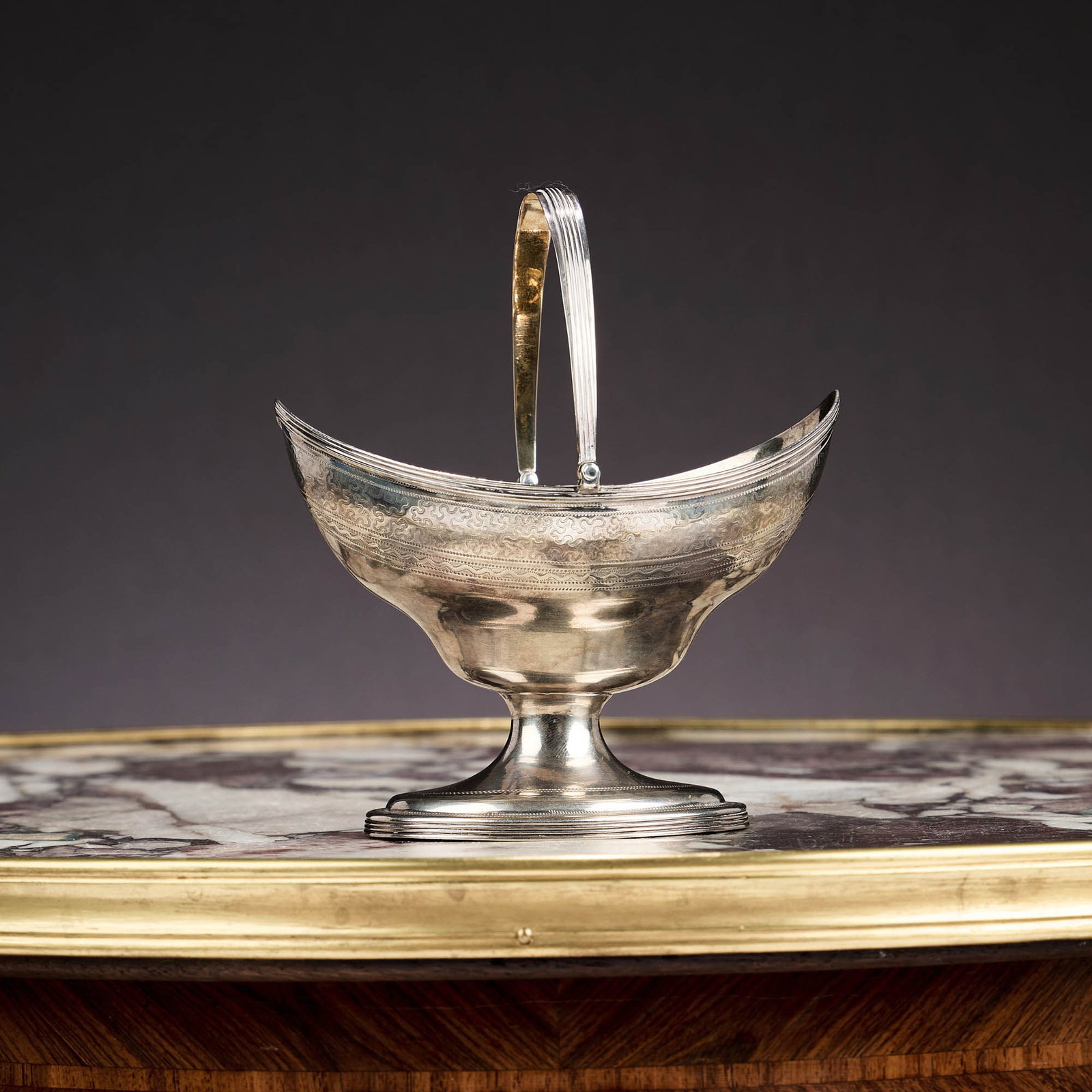 PETER & ANN BATEMAN: A GEORGE III STERLING SILVER BASKET C. 1815: PETER & ANN BATEMAN: A GEORGE III STERLING SILVER BASKET C. 1815 the early 19th century Regency ./ Georgian, antique sweetmeat basket in the Neo-Classical style, with handle over, on oval base, th