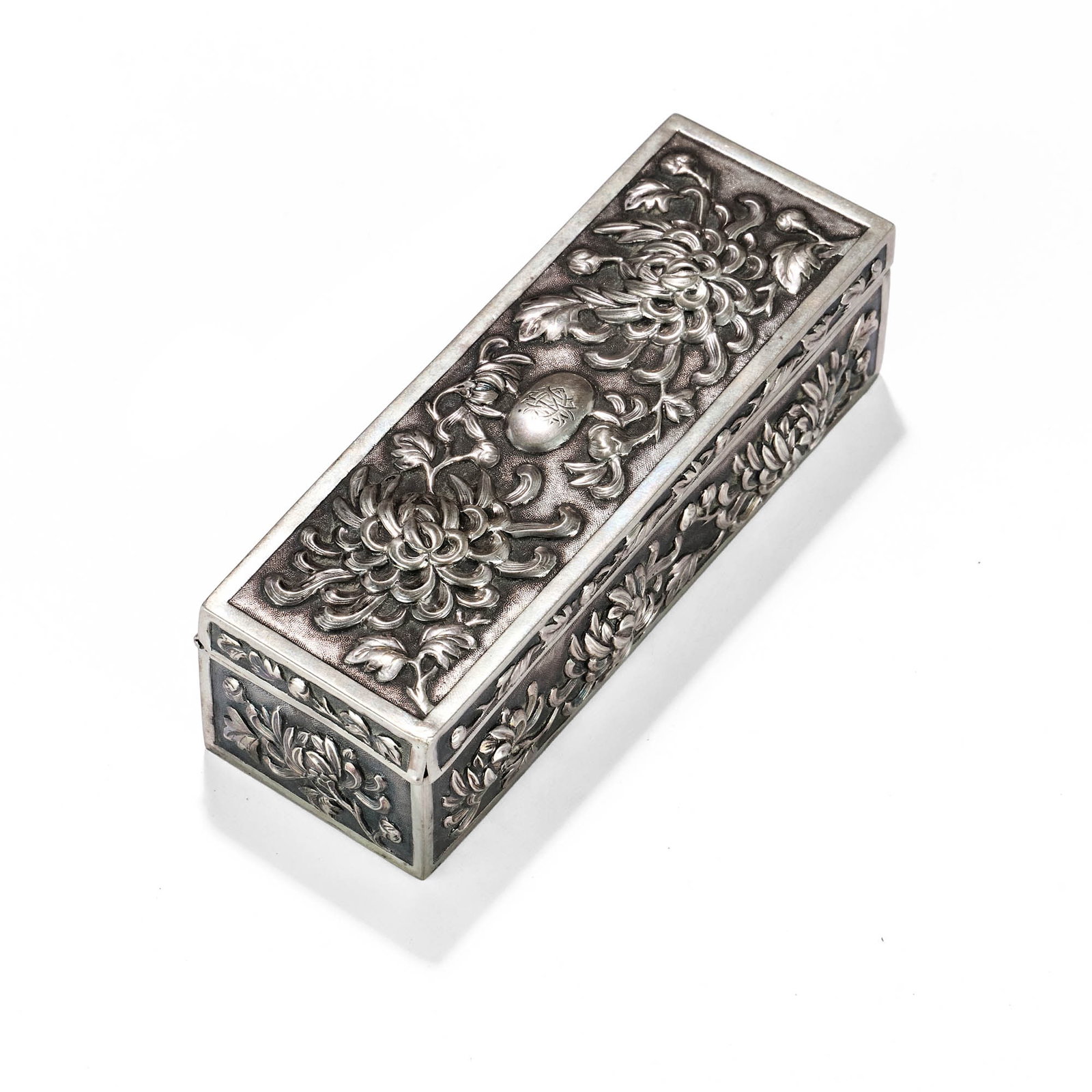 A FINE CHINESE EXPORT SILVER CHRYSANTHEMUM PATTERN BOX, HUNG CHEONG, C. 1900 (1 of 11)