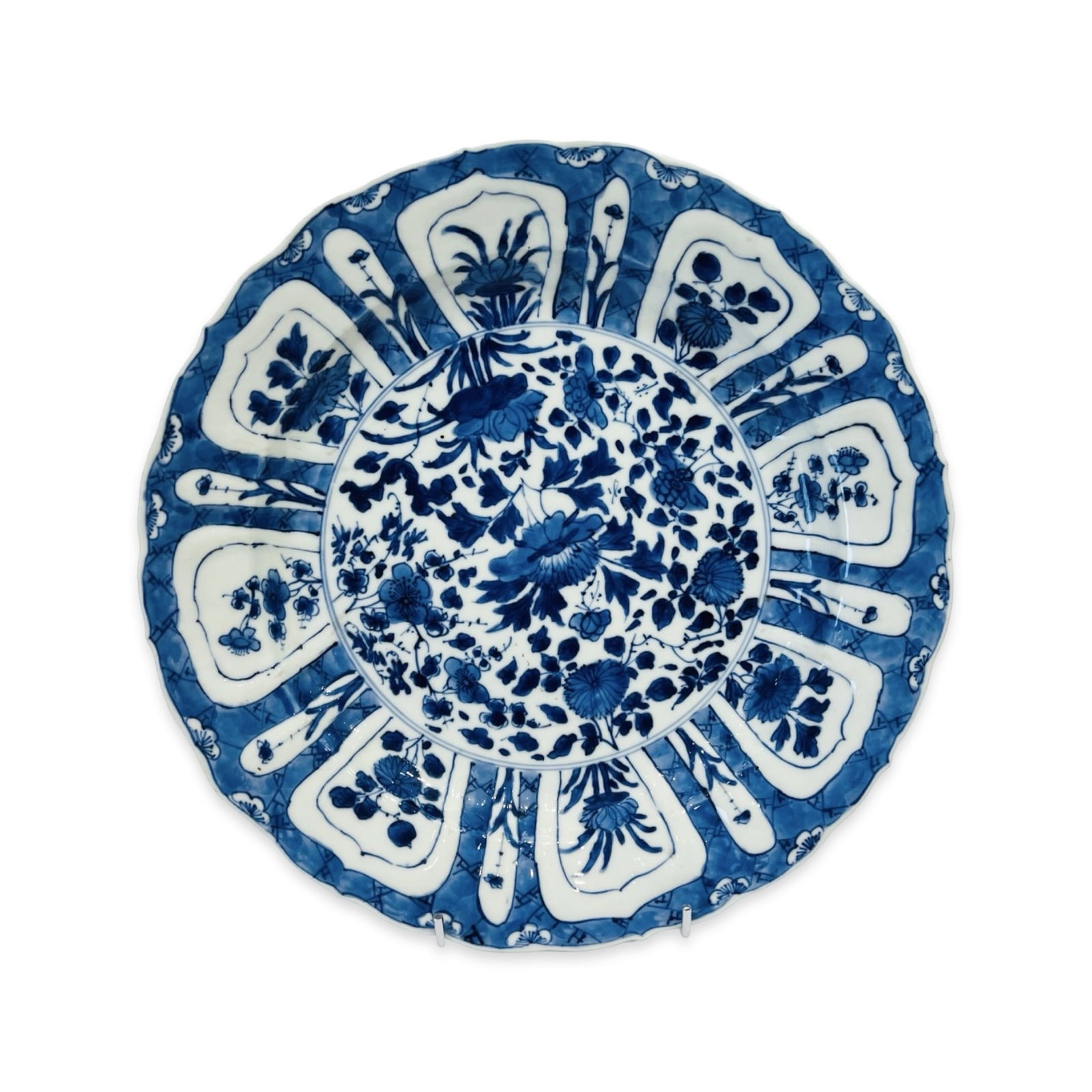 A CHINESE KANGXI BLUE AND WHITE PORCELAIN PLATE (1 of 10)