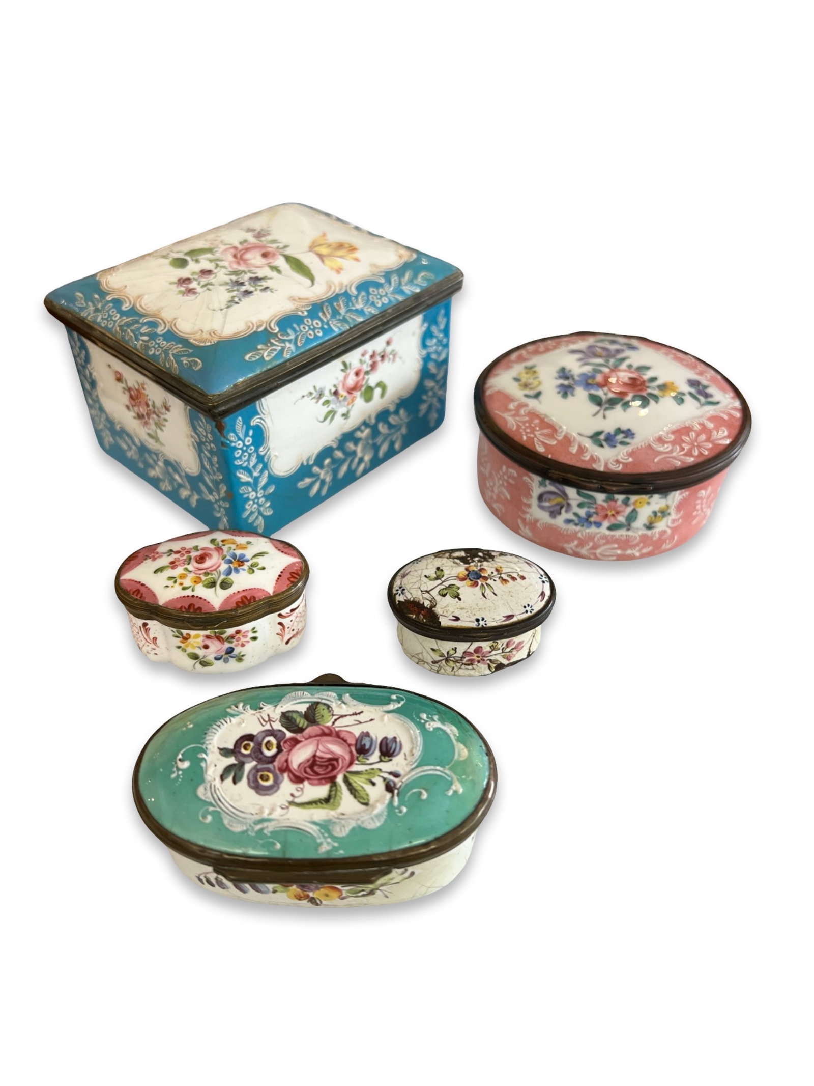 FIVE 18TH AND 19TH CENTURY ENAMEL BOXES WITH FLORAL DECORATION: FIVE 18TH AND 19TH CENTURY ENAMEL BOXES WITH FLORAL DECORATION